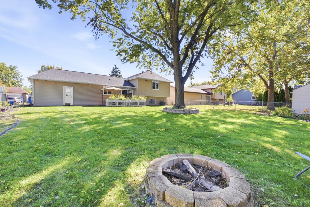 910 Molobay Terrace, Bartlett, IL 60103 — photo 3