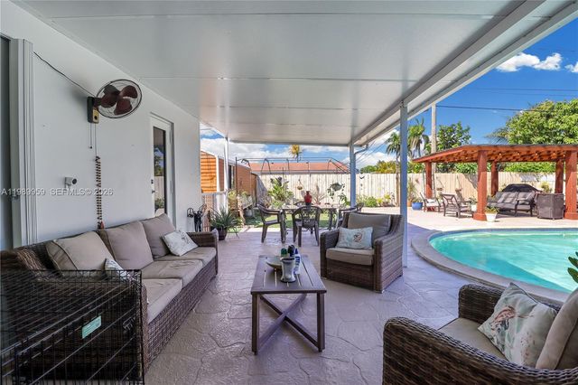 10941 SW 180th St, Miami, FL 33157