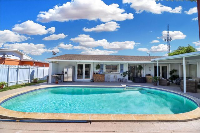 10941 SW 180th St, Miami, FL 33157