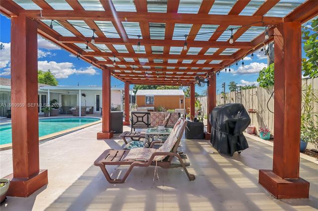 10941 SW 180th St, Miami, FL 33157