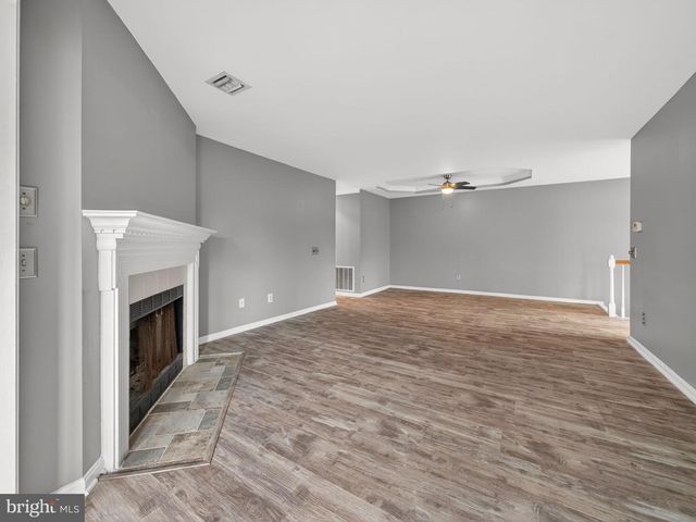 1007 COUNTRY PLACE DR, Lancaster, PA 17601