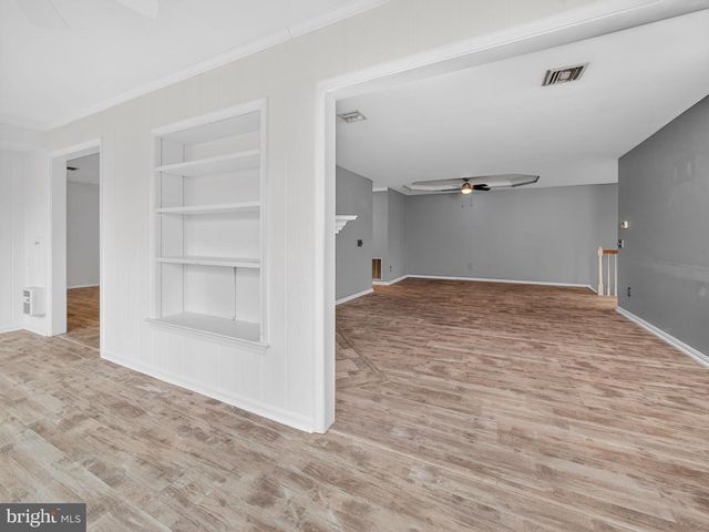 1007 COUNTRY PLACE DR, Lancaster, PA 17601