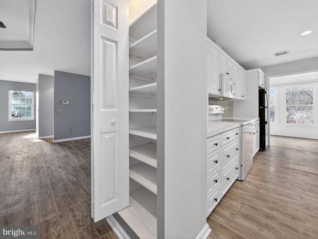 1007 COUNTRY PLACE DR, Lancaster, PA 17601