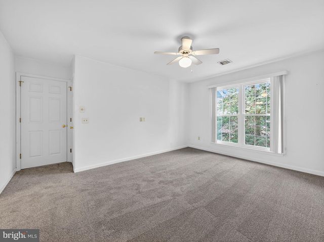 1007 COUNTRY PLACE DR, Lancaster, PA 17601