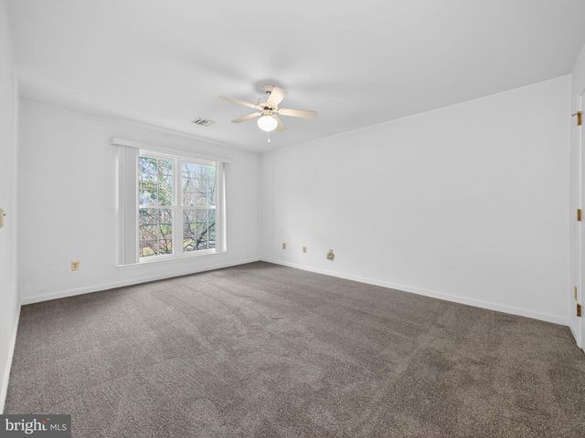 1007 COUNTRY PLACE DR, Lancaster, PA 17601