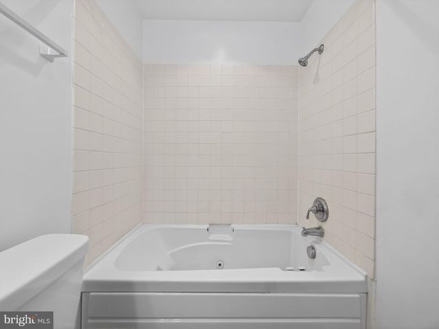 1007 COUNTRY PLACE DR, Lancaster, PA 17601