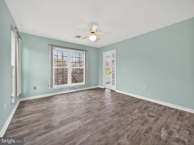 1007 COUNTRY PLACE DR, Lancaster, PA 17601