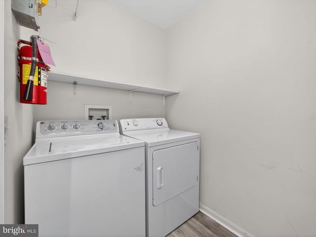 1007 COUNTRY PLACE DR, Lancaster, PA 17601