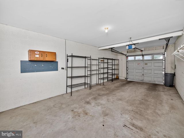 1007 COUNTRY PLACE DR, Lancaster, PA 17601