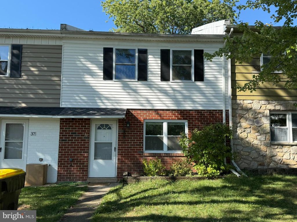 35 N LINDA CT, Richlandtown, PA 18955