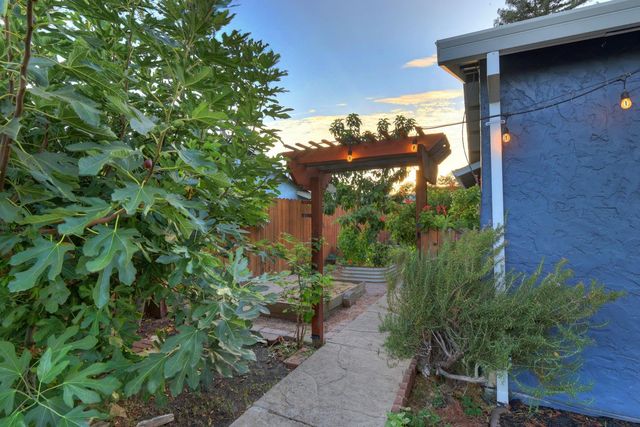7468 Saint Tropez Way, Sacramento, CA 95842