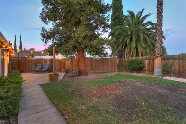 7468 Saint Tropez Way, Sacramento, CA 95842