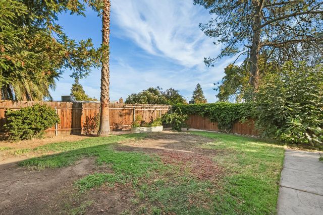 7468 Saint Tropez Way, Sacramento, CA 95842