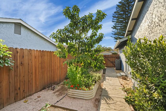 7468 Saint Tropez Way, Sacramento, CA 95842