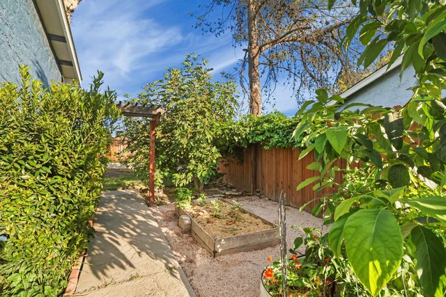 7468 Saint Tropez Way, Sacramento, CA 95842