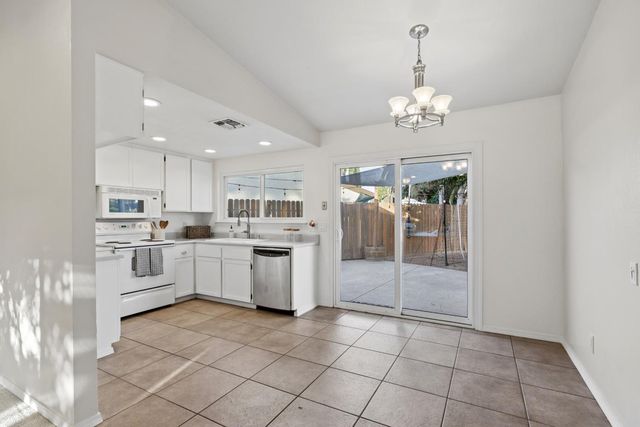 7468 Saint Tropez Way, Sacramento, CA 95842