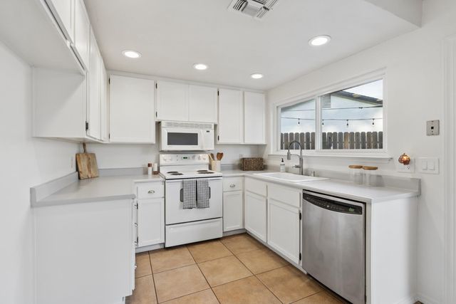 7468 Saint Tropez Way, Sacramento, CA 95842