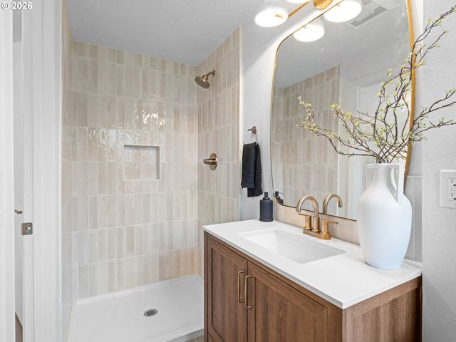 17270 S OVERLOOK Rd, Oregon City, OR 97045