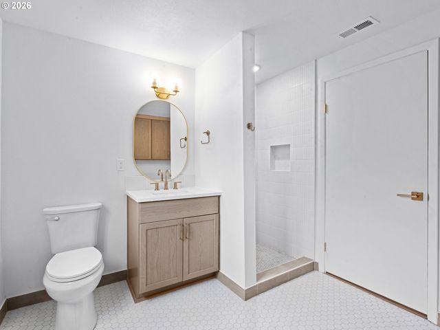 17270 S OVERLOOK Rd, Oregon City, OR 97045