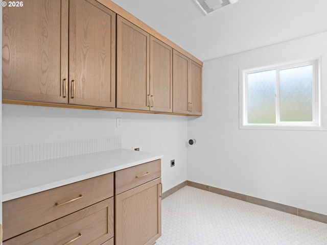 17270 S OVERLOOK Rd, Oregon City, OR 97045