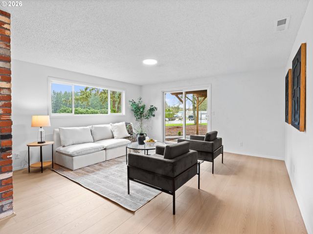 17270 S OVERLOOK Rd, Oregon City, OR 97045