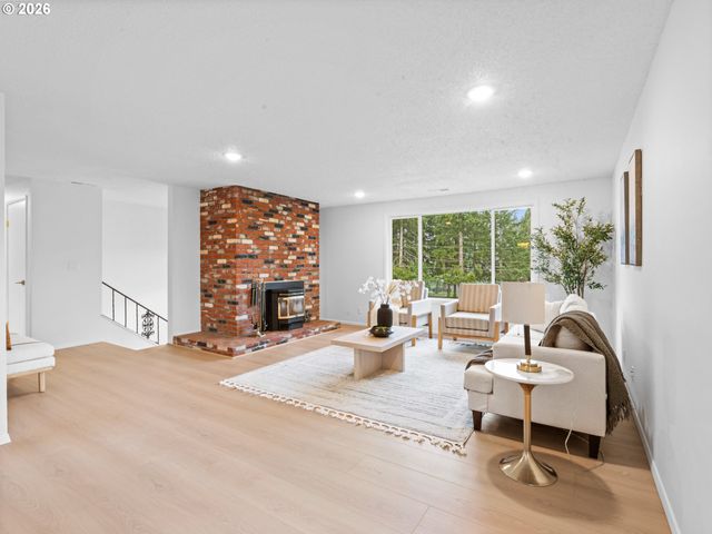 17270 S OVERLOOK Rd, Oregon City, OR 97045