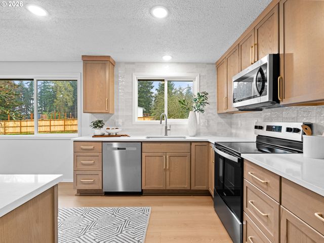 17270 S OVERLOOK Rd, Oregon City, OR 97045