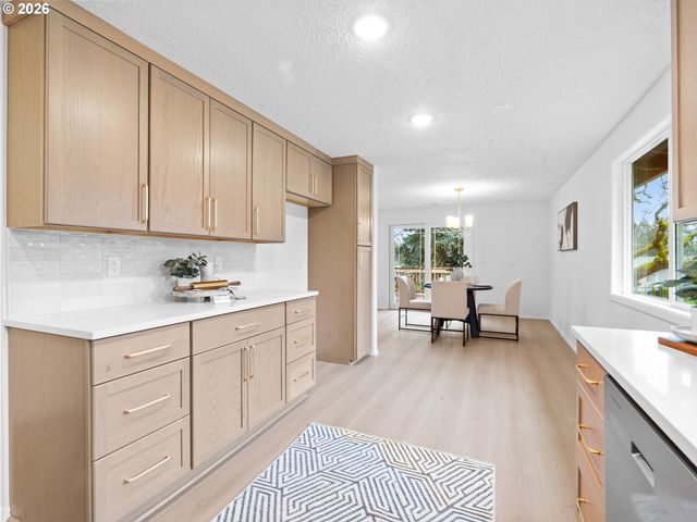 17270 S OVERLOOK Rd, Oregon City, OR 97045