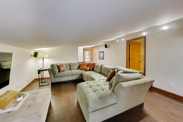 802 Lill Street, Barrington, IL 60010