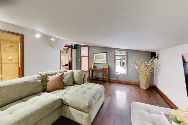 802 Lill Street, Barrington, IL 60010