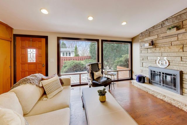 802 Lill Street, Barrington, IL 60010