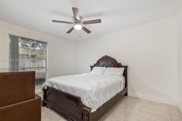 10748 N Kendall Dr N22, Miami, FL 33176