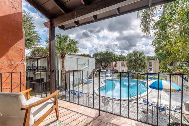 10748 N Kendall Dr N22, Miami, FL 33176