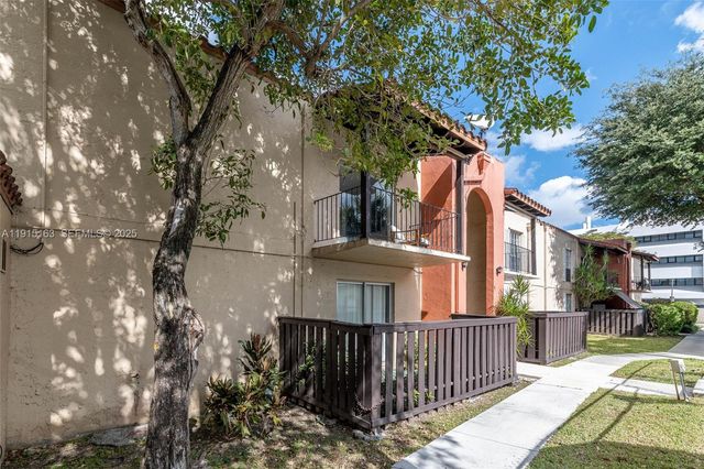 10748 N Kendall Dr N22, Miami, FL 33176