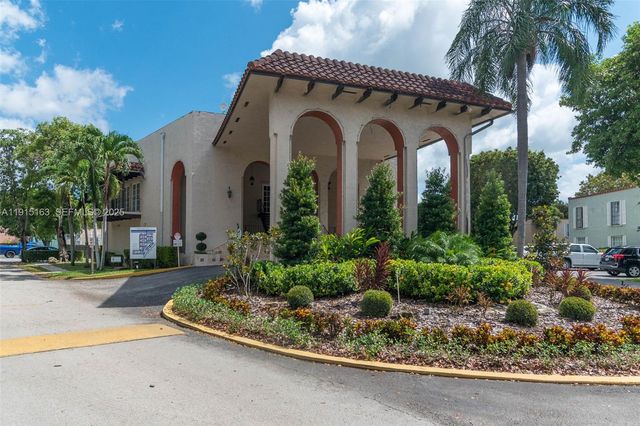 10748 N Kendall Dr N22, Miami, FL 33176