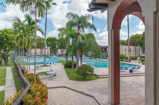 10748 N Kendall Dr N22, Miami, FL 33176