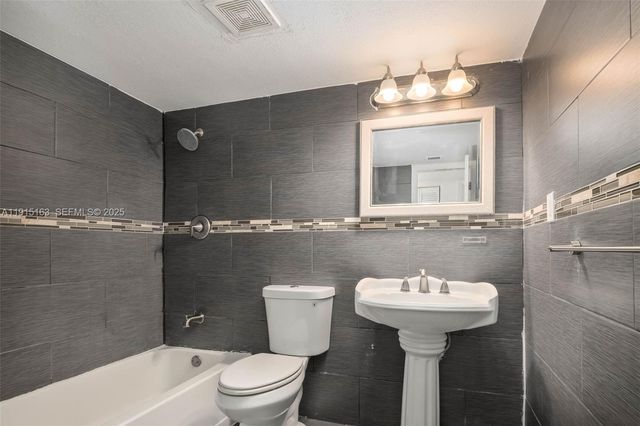 10748 N Kendall Dr N22, Miami, FL 33176