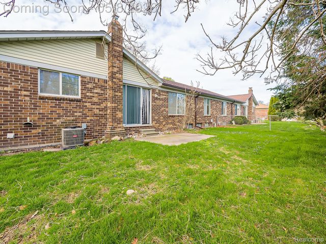 22727 Shoreview Court, St. Clair Shores, MI 48082