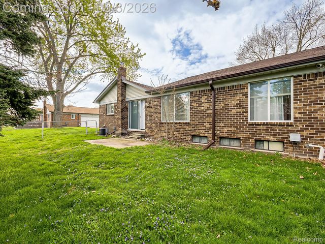22727 Shoreview Court, St. Clair Shores, MI 48082