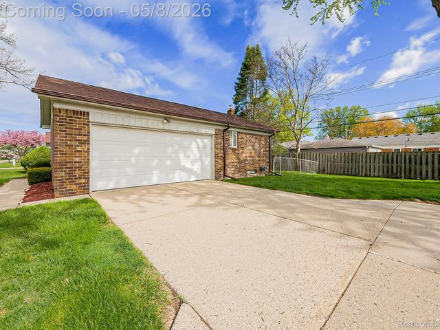 22727 Shoreview Court, St. Clair Shores, MI 48082
