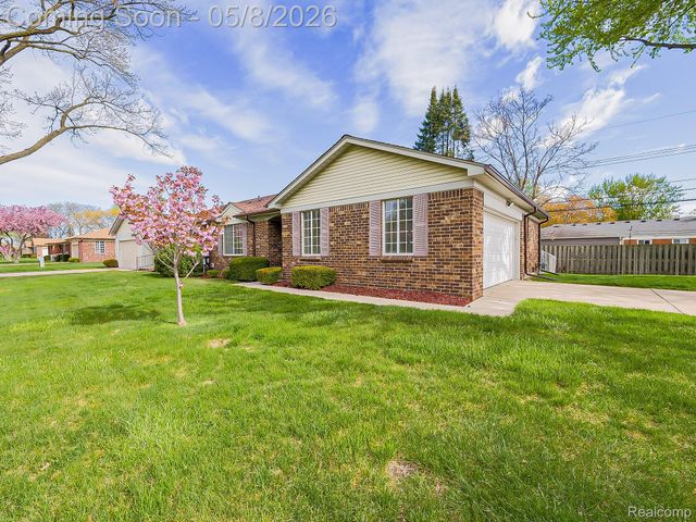 22727 Shoreview Court, St. Clair Shores, MI 48082