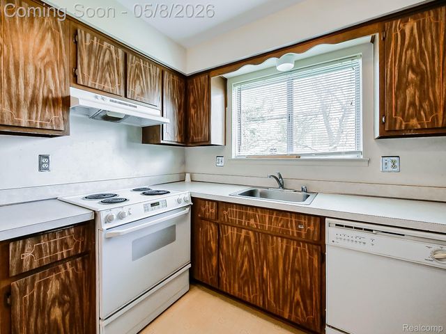 22727 Shoreview Court, St. Clair Shores, MI 48082