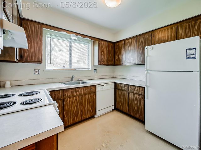 22727 Shoreview Court, St. Clair Shores, MI 48082