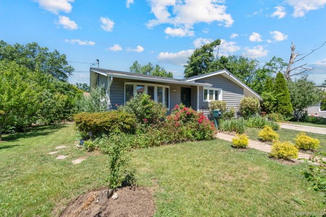 1 Hale Place, Roosevelt, NY 11575