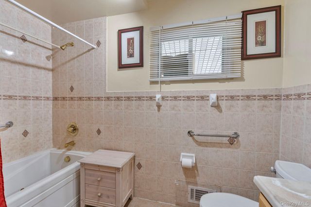 1 Hale Place, Roosevelt, NY 11575