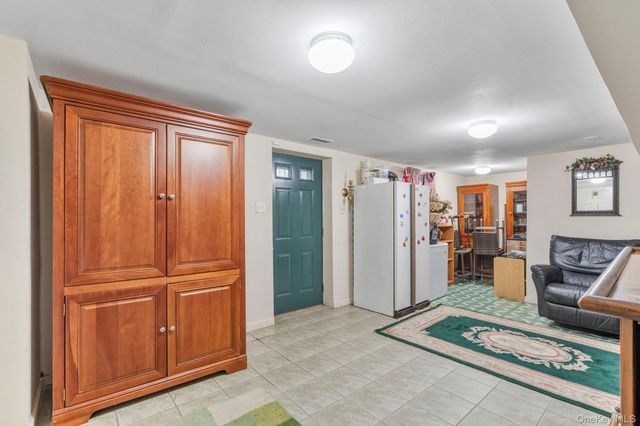 1 Hale Place, Roosevelt, NY 11575