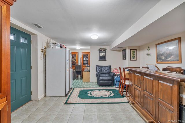 1 Hale Place, Roosevelt, NY 11575