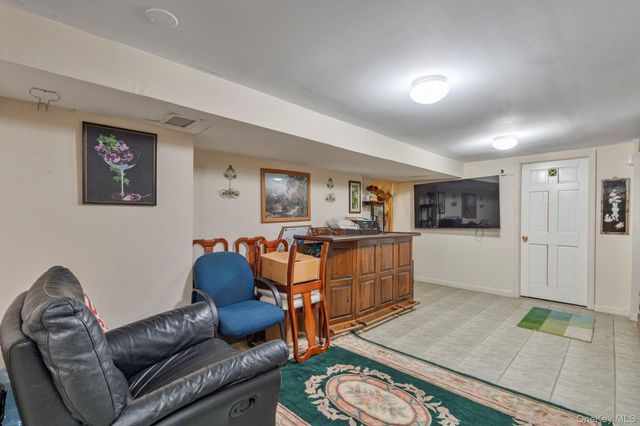 1 Hale Place, Roosevelt, NY 11575