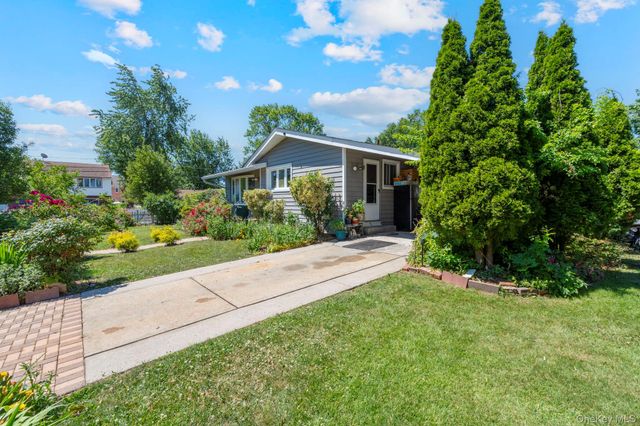 1 Hale Place, Roosevelt, NY 11575