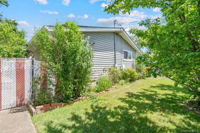 1 Hale Place, Roosevelt, NY 11575